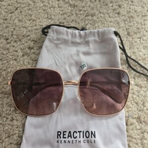 Kenneth Cole Reaction Women's Sunglasses - Gold and Pink, Pre-loved